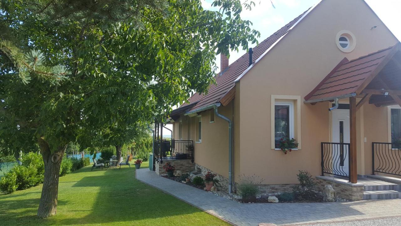 Gyoengyvirag Apartman Keszthely Bagian luar foto