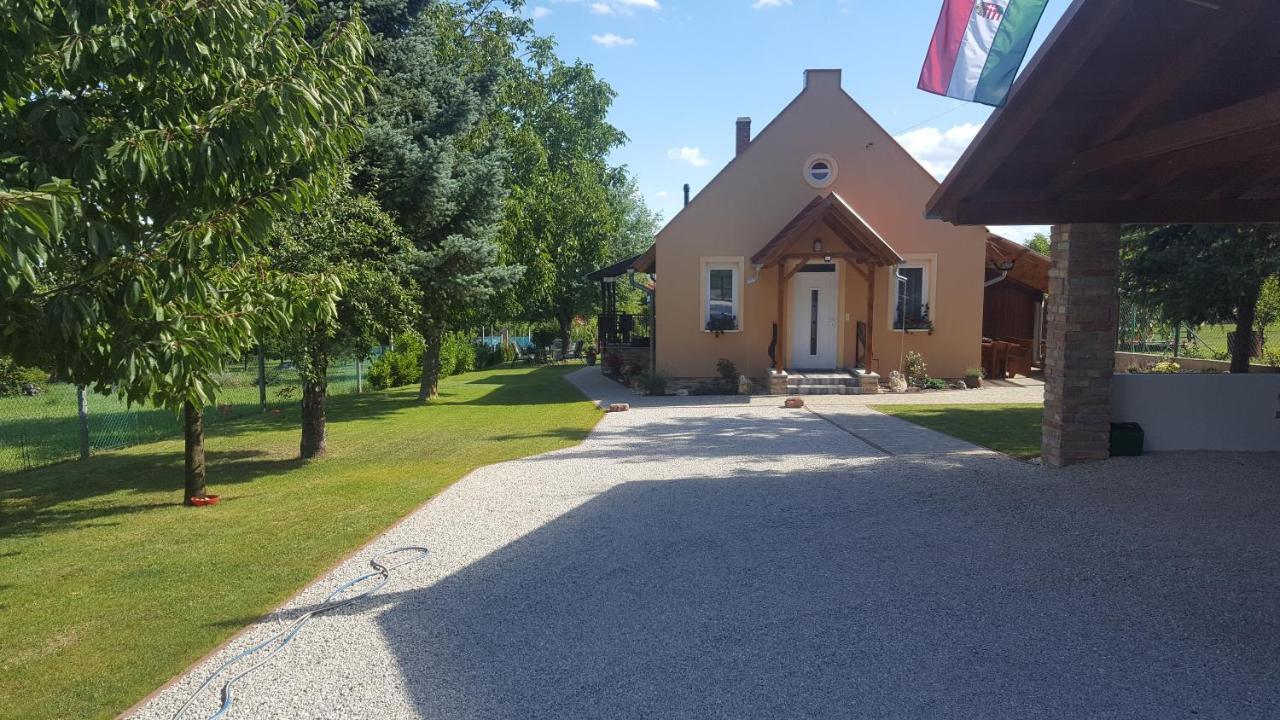 Gyoengyvirag Apartman Keszthely Bagian luar foto